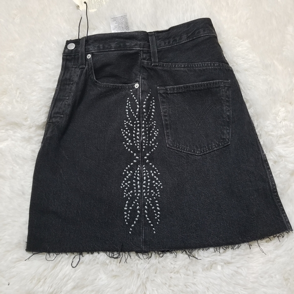 NWT Levi's Black denim skirt with studs - Picture 3 of 4
